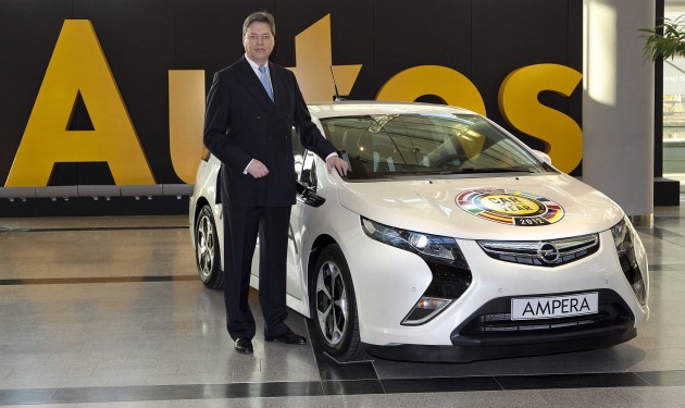 Autom roka 2012 sa stal revolučný elektromobil Opel Ampera. 